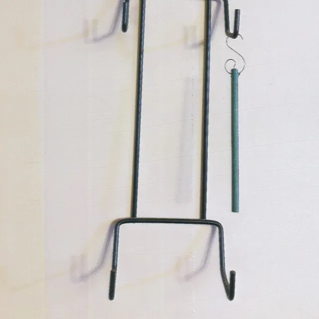 Custom metal plate hanger